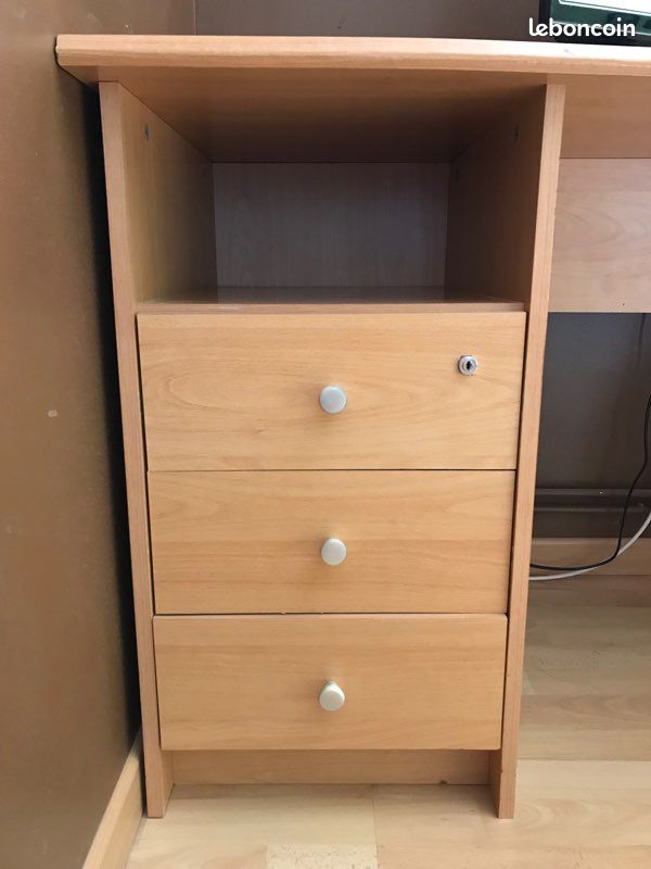 Bureau (image 2)