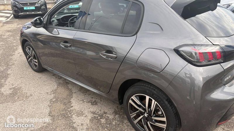 Peugeot 208 1.2 PureTech 130ch S&S Allure Pack EAT8 (image 8)
