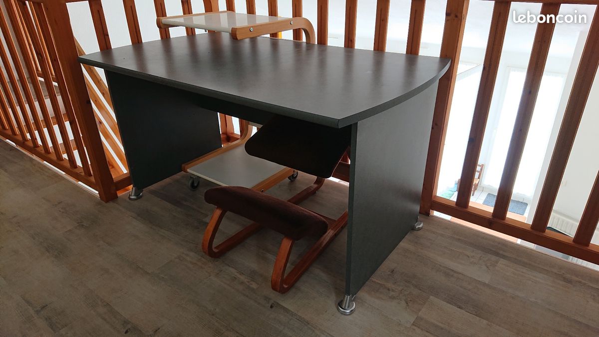 Bureau (image 1)