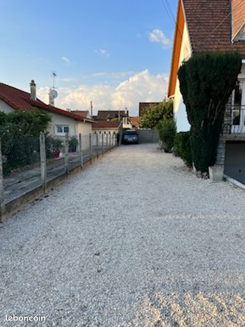 Place de parking sécurisée chez particulier retraité