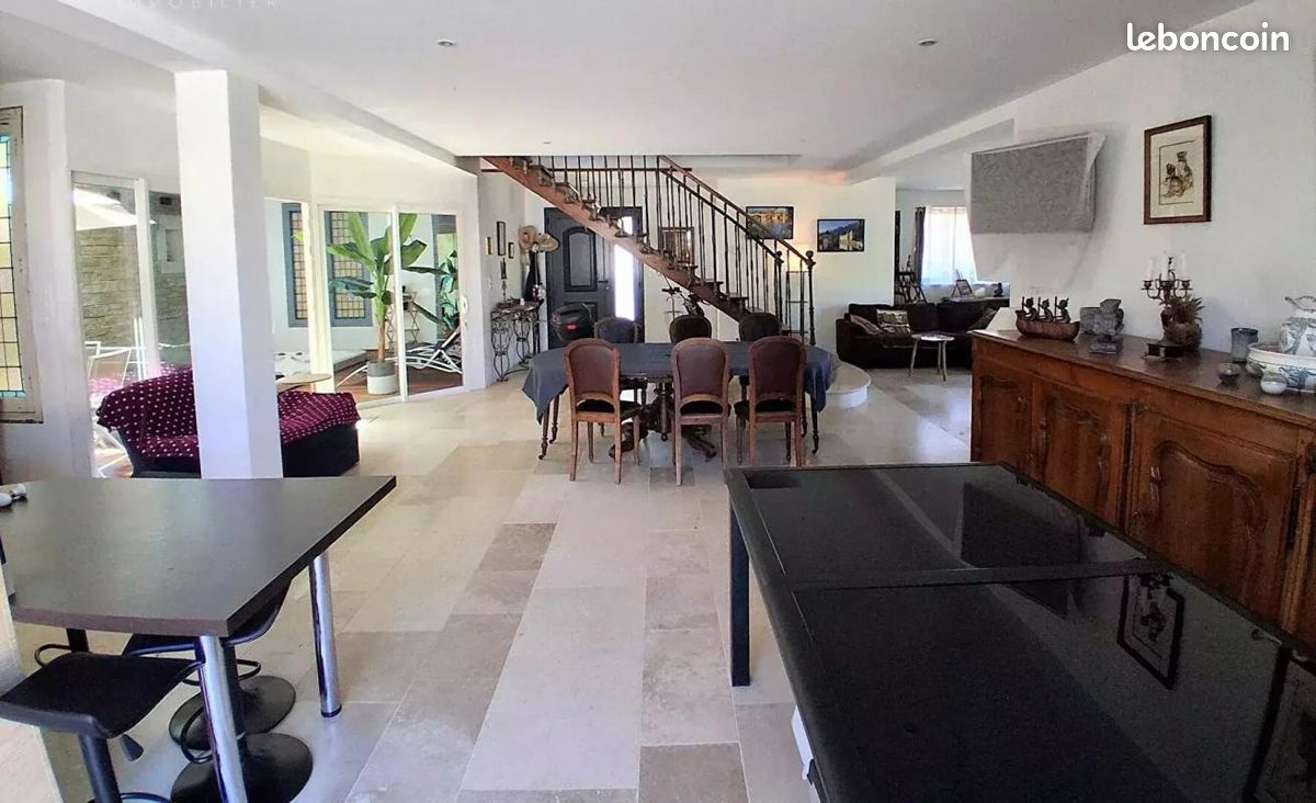 Maison 11 pièces 213 m² · à Condat-sur-Trincou · 213 m² · 468 000 €