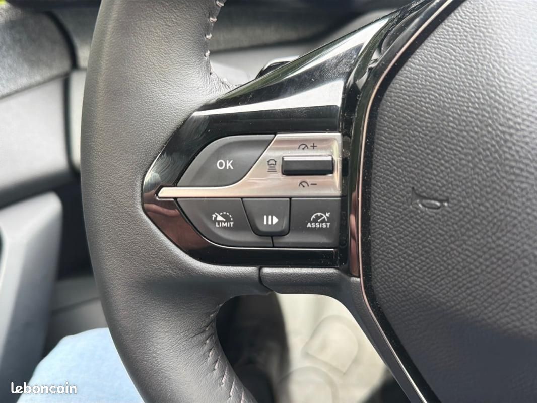 Peugeot 408 PureTech 130 ch S&S EAT8 Allure Pack (image 23)