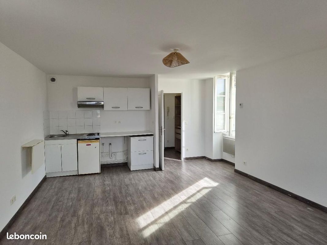Appartement 1 pièce 36 m² · à Angoulême · 36 m² · 480 €