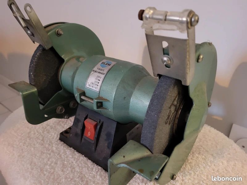 Touret à meuler ELEM T150CE 300W – meules 150 mm – très bon état (image 4)
