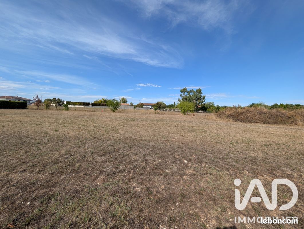 Terrain 659 m² · à Mosnac-Saint-Simeux · 659 m² · 33 600 €