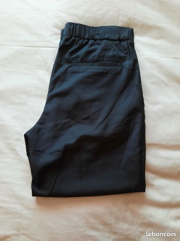 Pantalon Homme couleur noir marque Pull and Bear taille L (image 8)