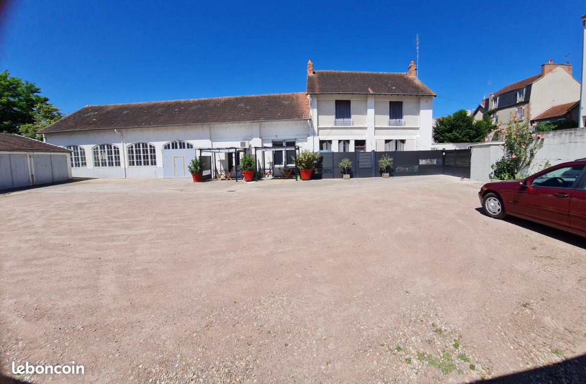 Local commercial 10 pièces 200 m² · à Montluçon · 200 m² · 299 000 €