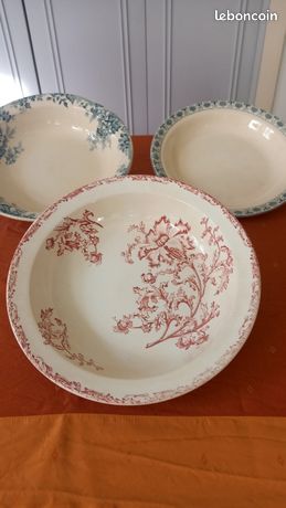 Assiette Ancienne En Terre De Fer Jules Vieillard Et Cie - Modèle Datura Gravé En Creux