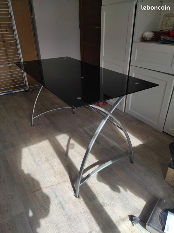 Bureau en verre (image 1)