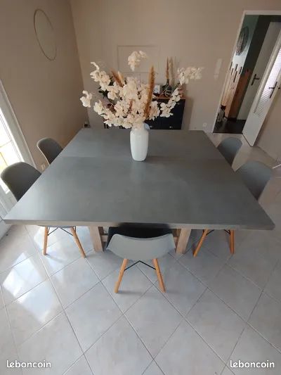 Table (image 3)