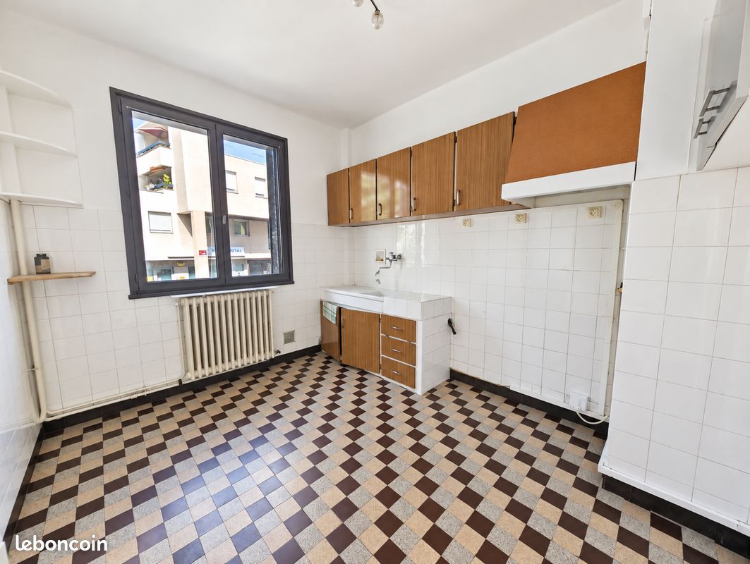 Appartement 3 pièces 60 m² · à Annecy · 60 m² · 220 000 €