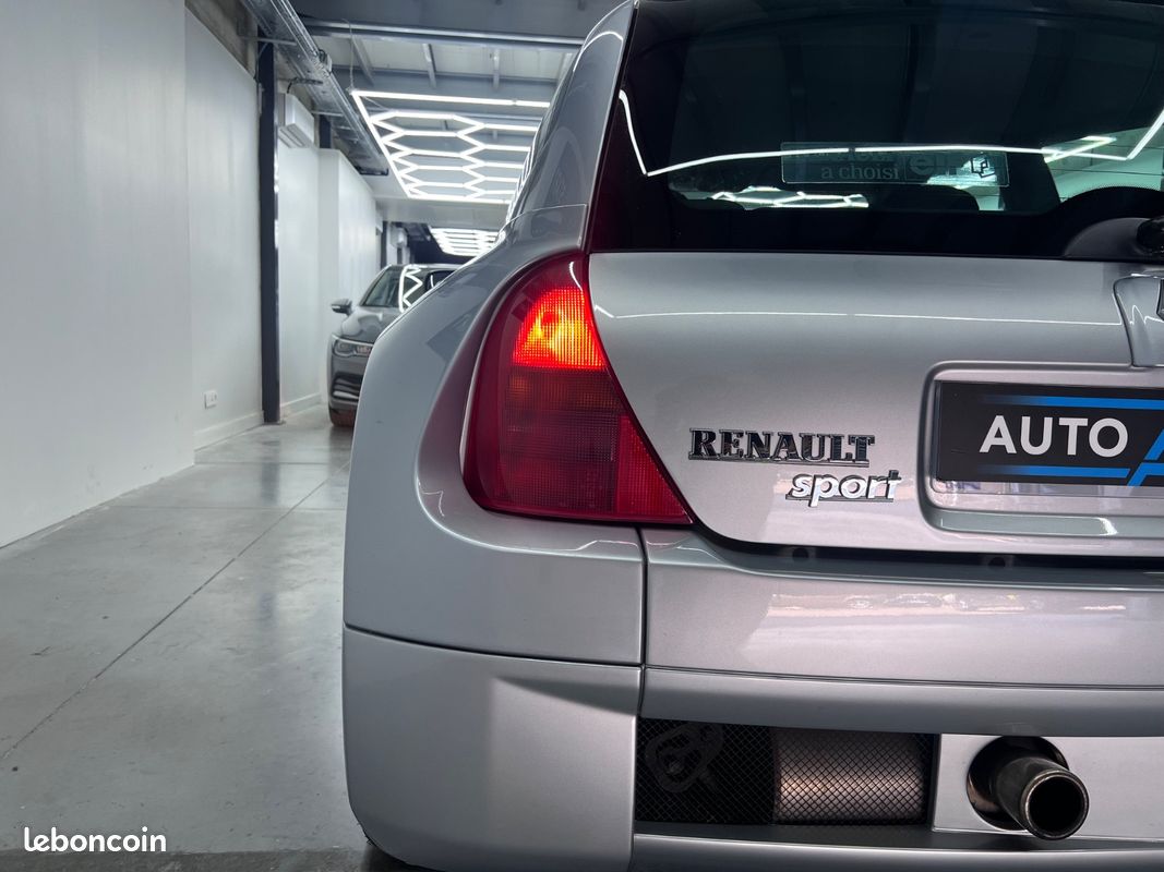 Renault Clio 3.0 V6 230ch/N°1609/Distribution Neuve/Clim (image 26)