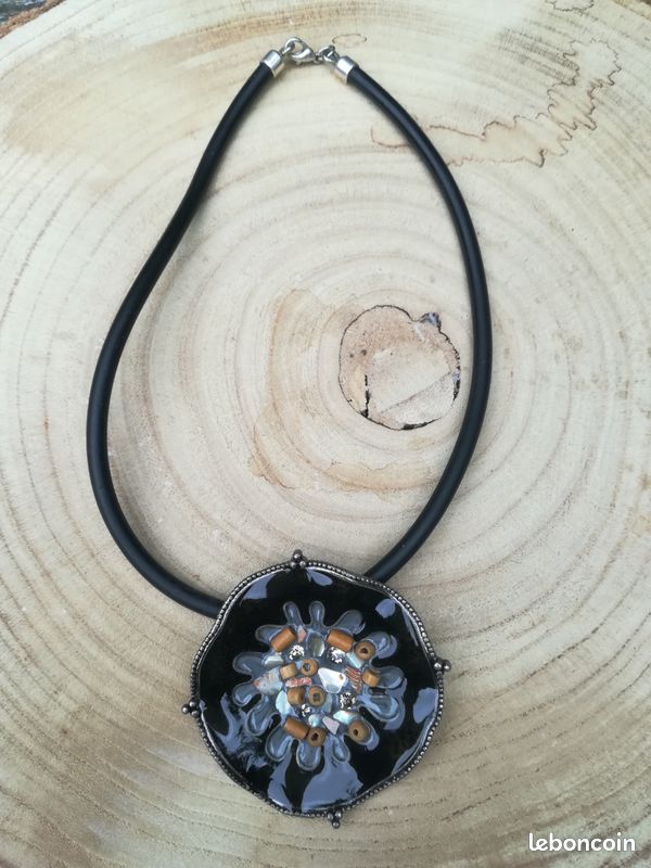 Collier noir (image 1)