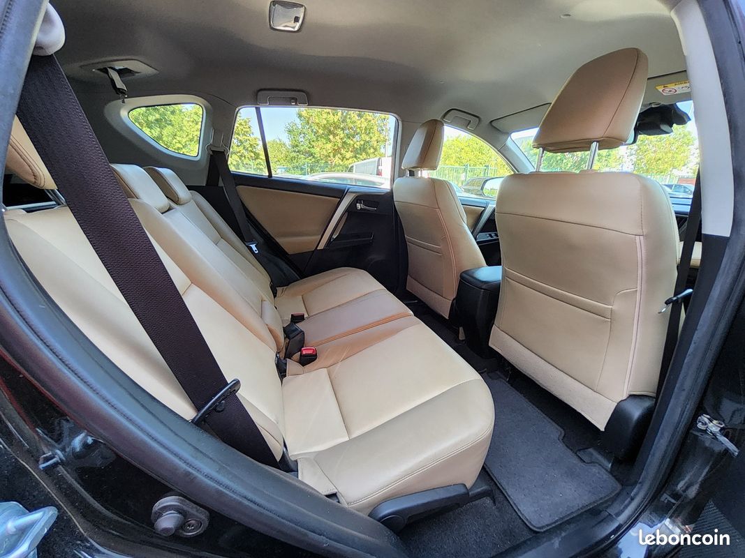 TOYOTA RAV4 150 D-CAT AWD FAP Lounge A (image 13)