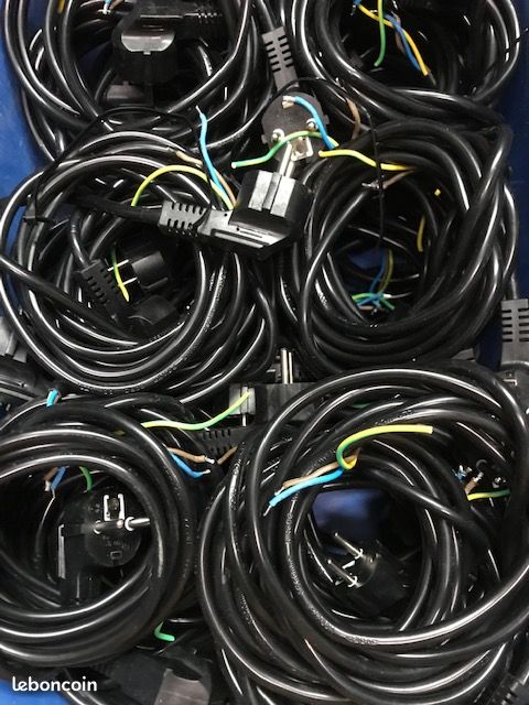 Cordon secteur 2p+T 3G1mm² ou 3G1.5mm² noir 2 mètres (image 3)
