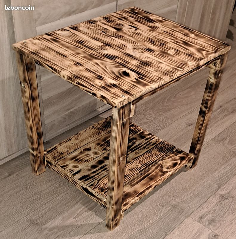 Petite table d'appoint (image 1)