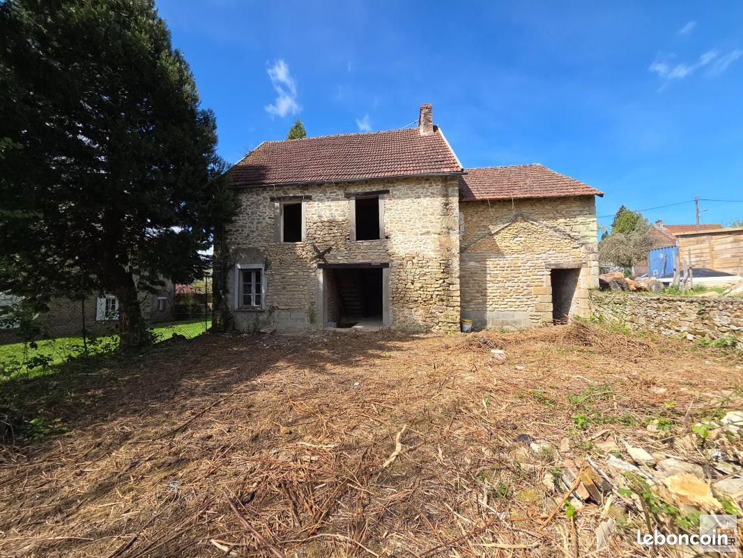 Maison 4 pièces 150 m² · à Châtelus-le-Marcheix · 150 m² · 39 000 €