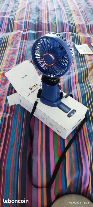1 Mini ventilateur portatif pliable, ventilateur rechargeable USB à 5 vitesses 1800mAh, Bleu (image 4)