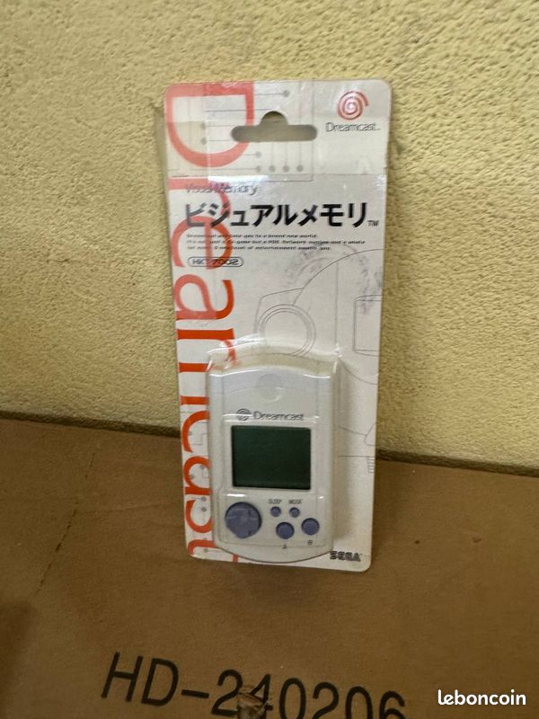 VMU Dreamcast SEGA HKT-7000 - Carte Mémoire Avec écran Et Piles Neuves