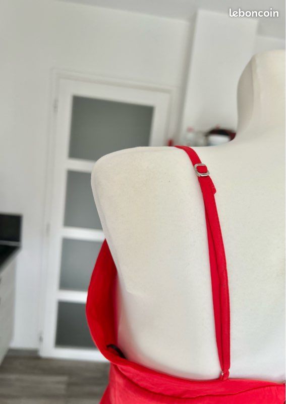 Caraco Satin Rouge Brillant - Taille 42 - Bretelles Réglables - Marque Ici Et Main - Neuf Sans étiquettes
