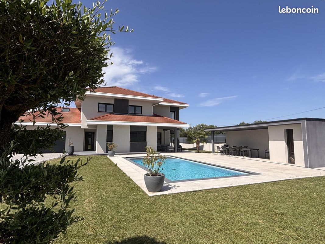 Maison 6 pièces 160 m² · à Saint-Étienne-de-Saint-Geoirs · 160 m² · 450 000 €