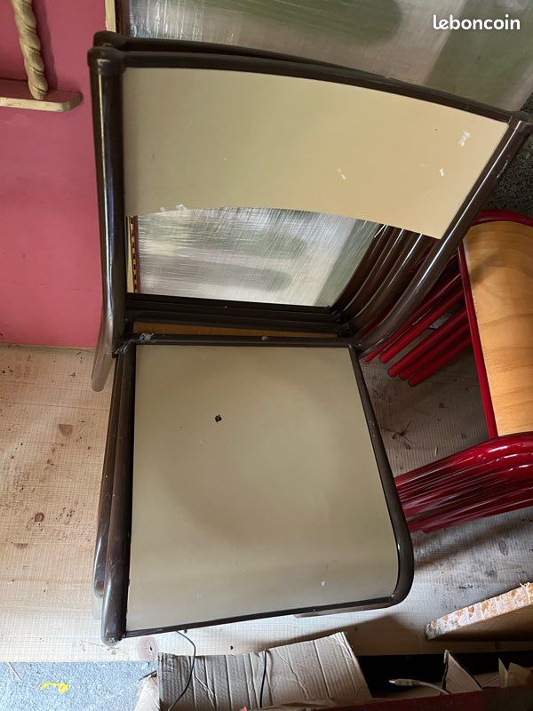 Chaises d’école (image 1)