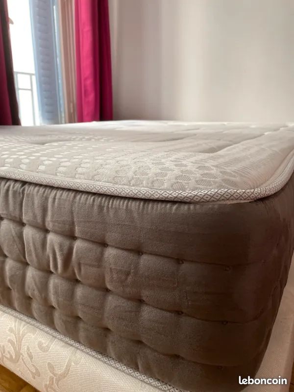 Matelas à vendre ( très bon état ) urgent déménagement (image 2)