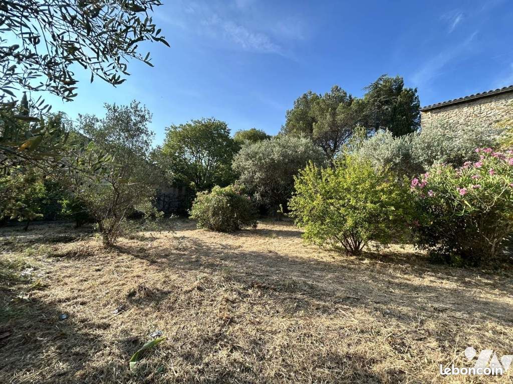 Terrain 642 m² LANCON PROVENCE (image 1)