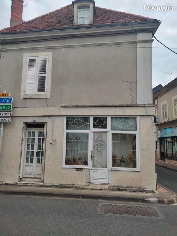 Local commercial 9 pièces 157 m² · à Lignières · 157 m² · 68 900 €
