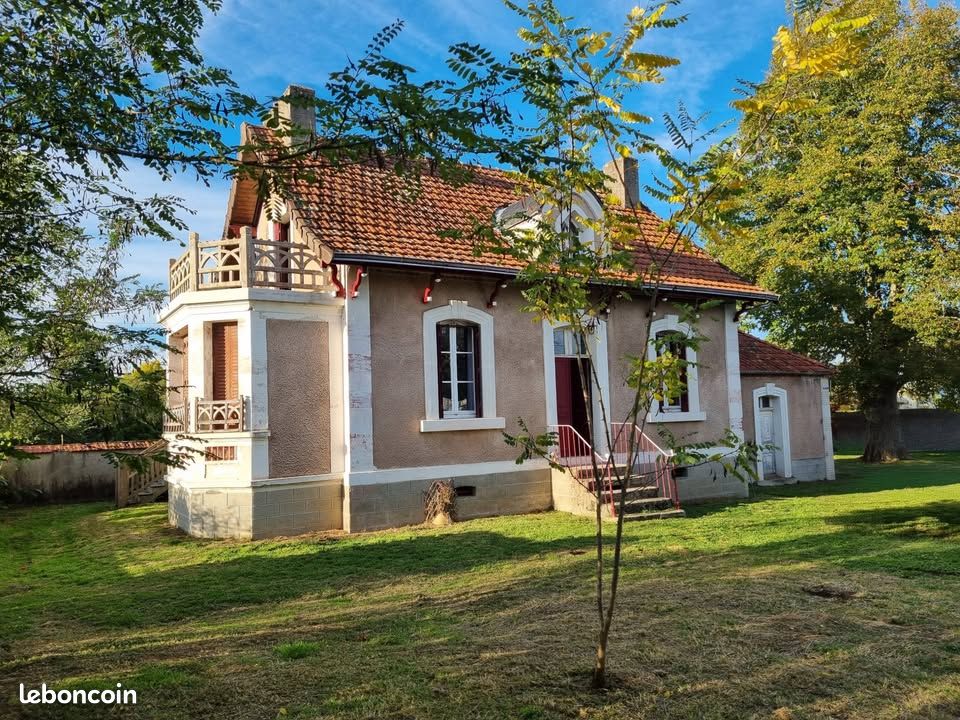 Maison 8 pièces 123 m² · à Lavaveix-les-Mines · 123 m² · 125 000 €