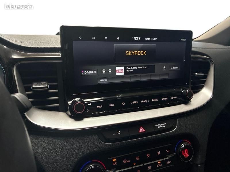 Kia XCeed 1.6 GDi 105ch + Plug-In 60.5ch Black & White Edition DCT6 MY22 (image 14)