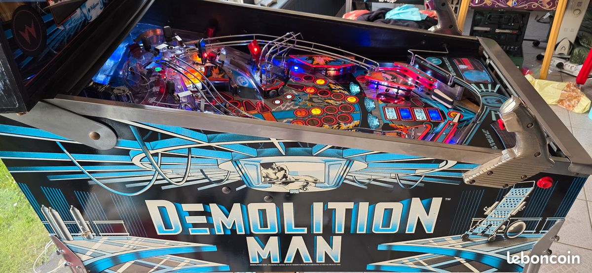 Flipper Williams Demolition Man (image 6)