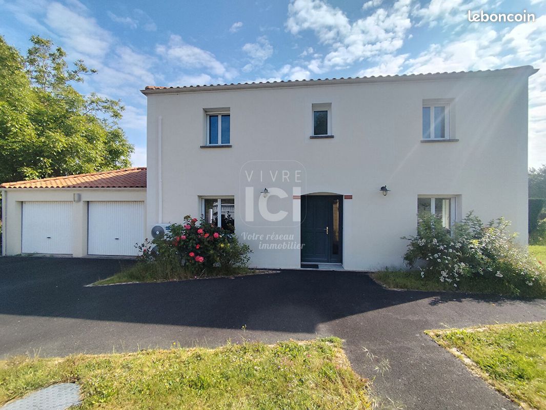 Maison 5 pièces 143 m² · à Montbert · 143 m² · 391 750 €