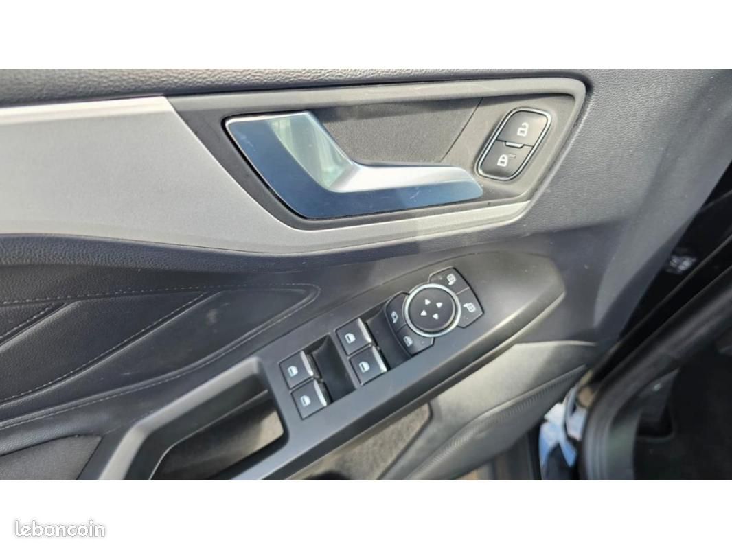 Ford Focus SW Connected 1.5 EcoBlue 120cv BVA inclus Camera de Recul + Attelage + Avertisseur ang... (image 29)