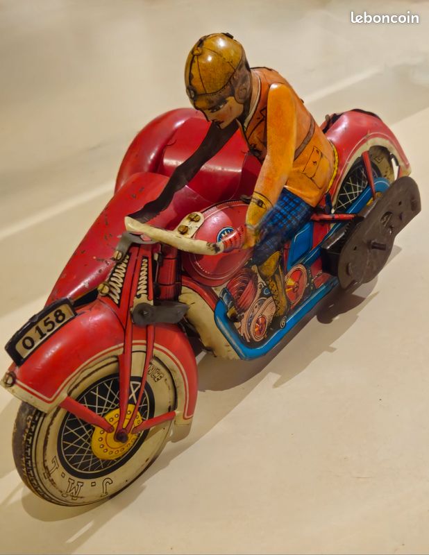Moto en tôle lithographiée - Lot 15