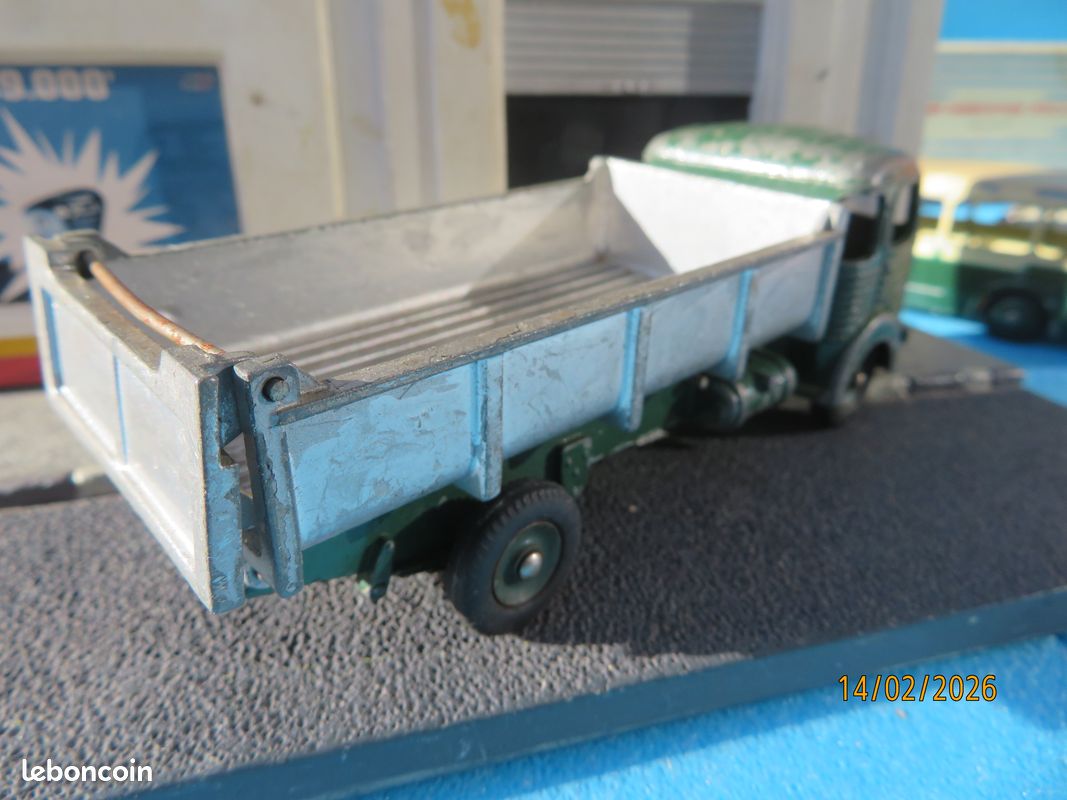 dinky toys Simca cargo semi-remorque bâchée lubrifiant ESSO code 3