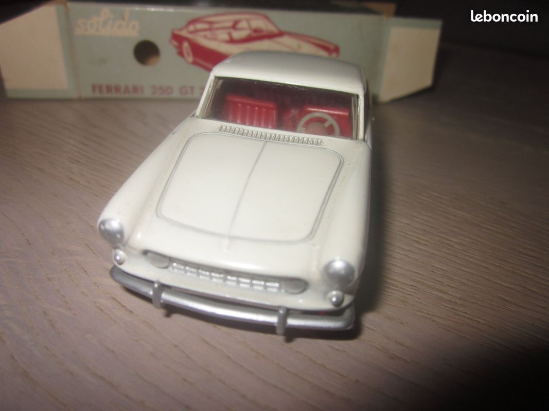 Solido Ferrari 250 GT 2+2 – 1/43 – Gris Métallisé – Boîte D'origine (France)