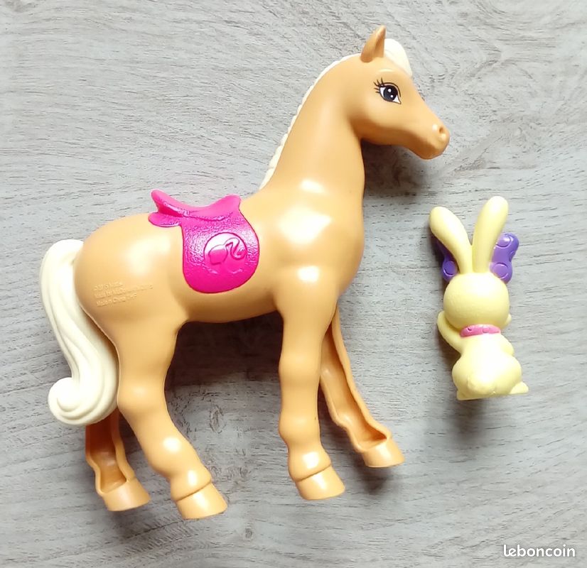 Lot de deux figurines cheval et lapin jaune (image 2)