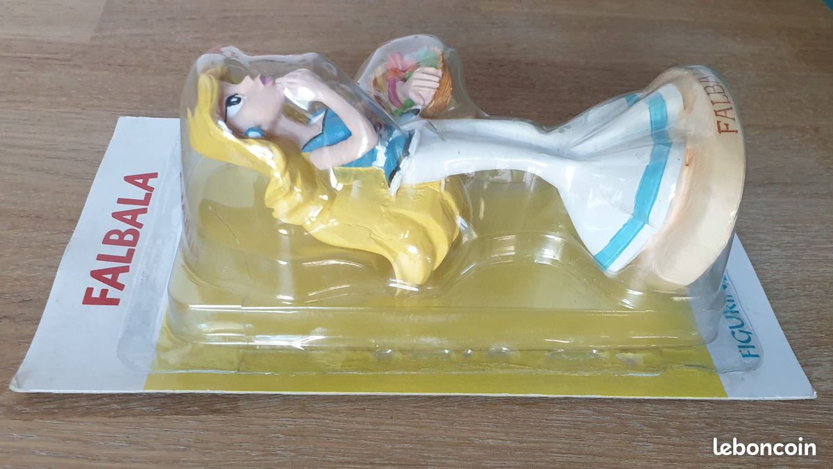 Figurine Astérix - Falbala Classique (7 Cm) - PVC Peint à La Main - Collection Astérix Et Obélix