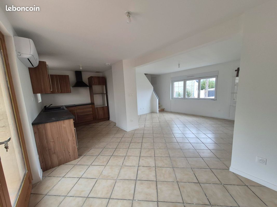Maison 9 pièces 90 m² · à Quarouble · 90 m² · 900 €/mois