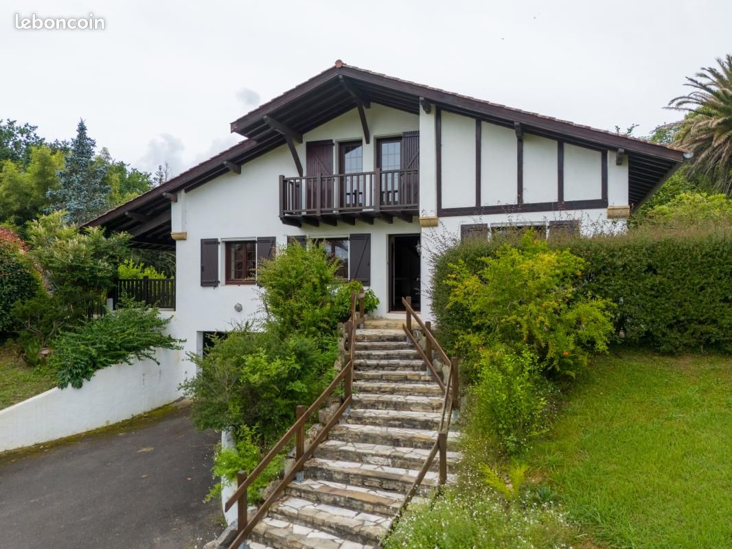 Maison 5 pièces 231 m² · à Saint-Pée-sur-Nivelle · 231 m² · 649 900 €