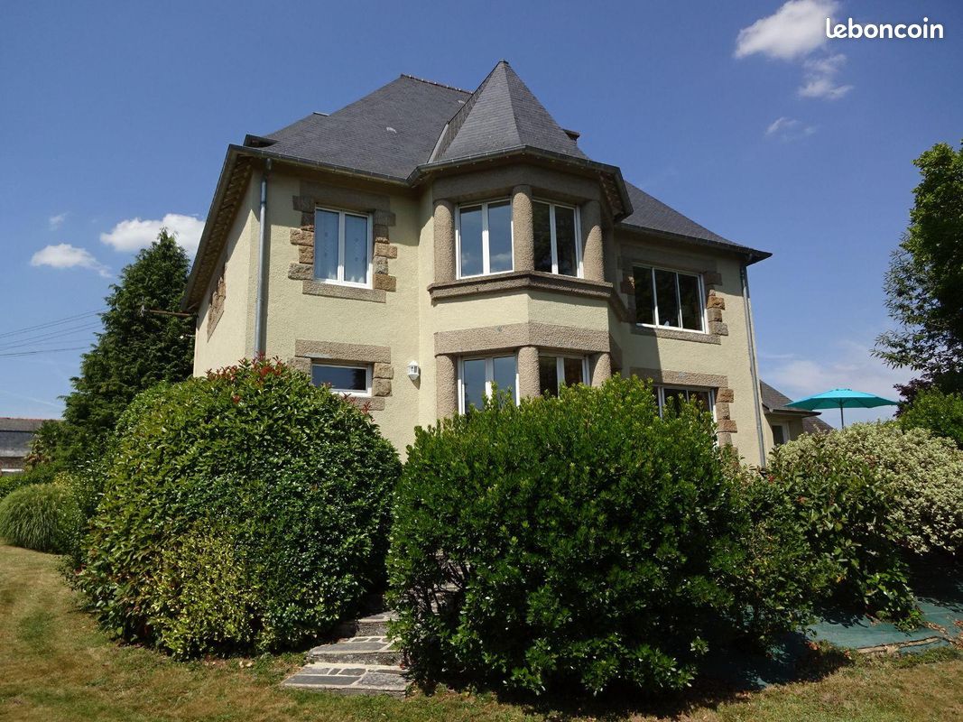 Maison 8 pièces 267 m² · à Fougères · 267 m² · 471 600 €