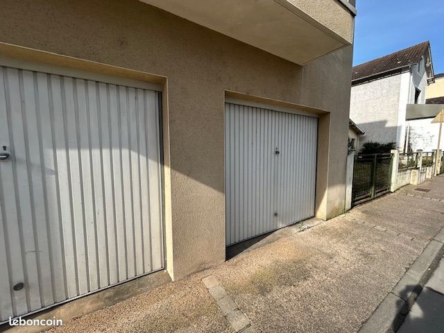Garage Terrasson Lavilledieu · à Terrasson-Lavilledieu · 70 €/mois