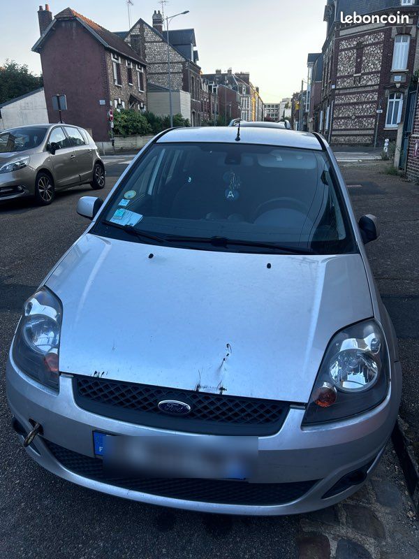 Ford fiesta en l’état (image 2)