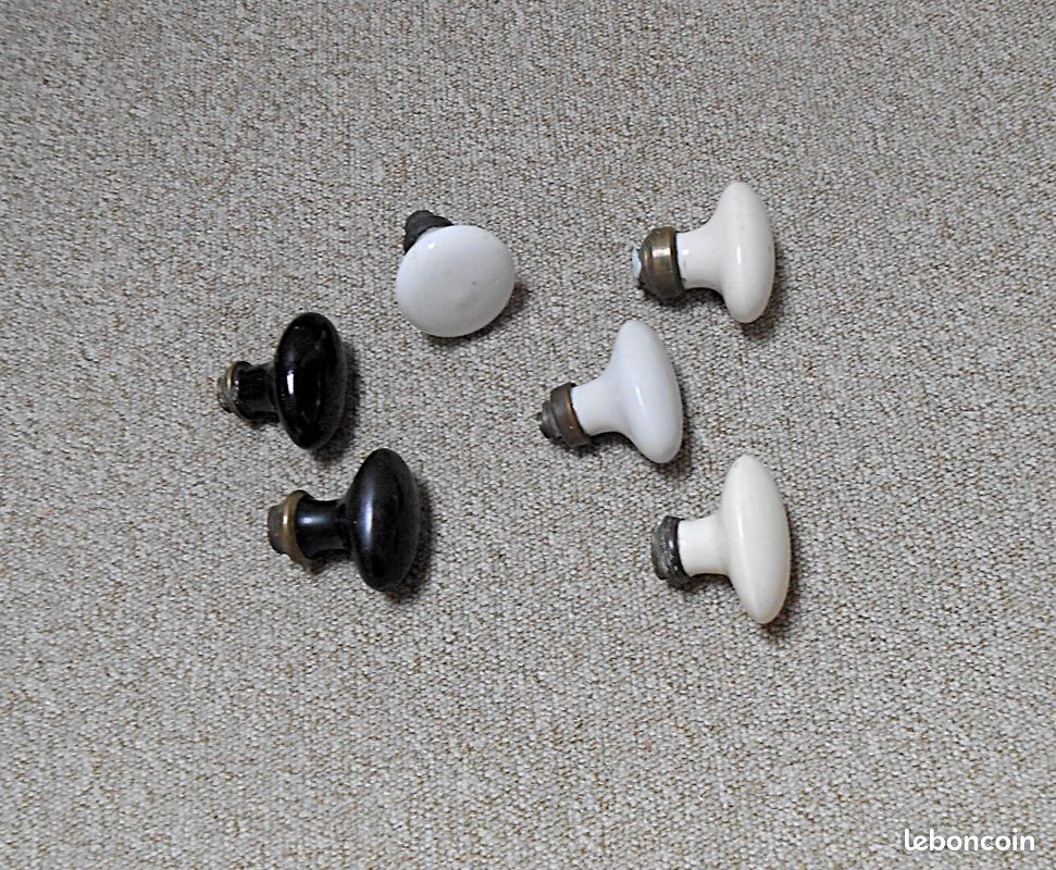 Poignées boutons anciens pour porte / meuble - porcelaine blanche / noire (image 1)