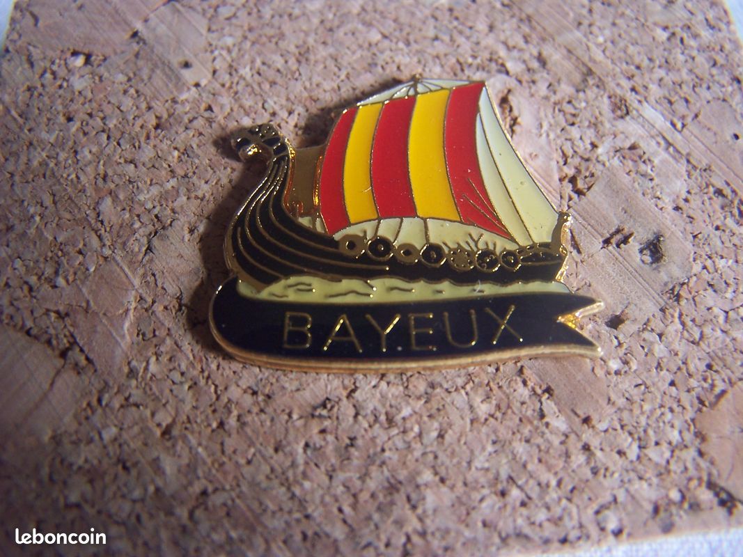 Pin's série Villes de France - Dept 14 - Calvados (image 1)