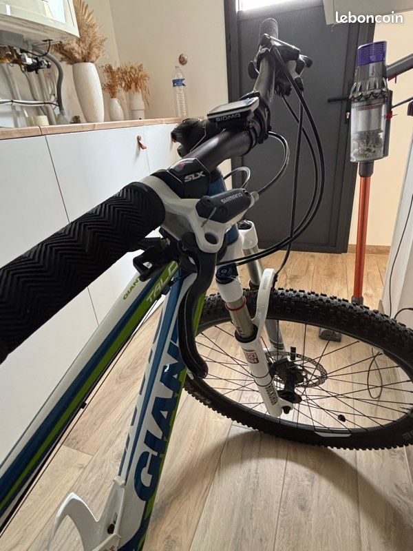 VTT giant aluxx 6000 series butted tubling Vélos