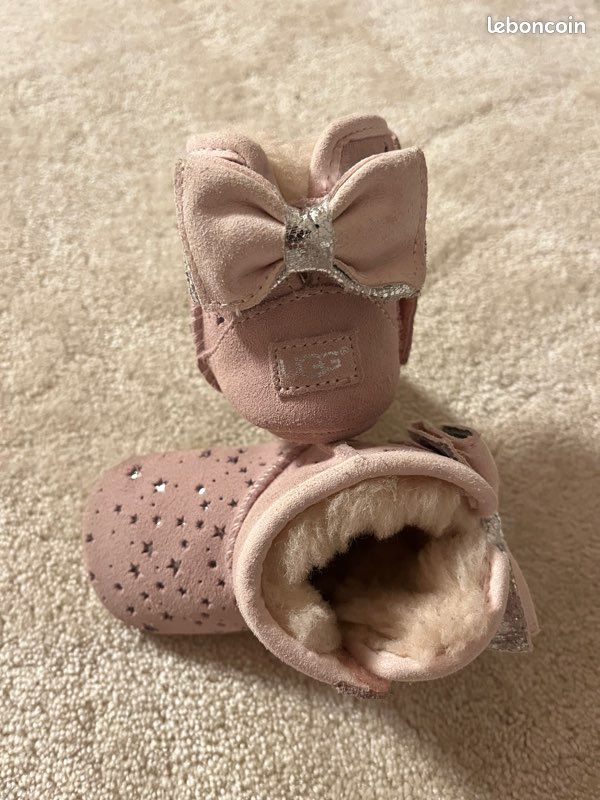 Chaussures UGG taille 16 NEUVES (image 1)