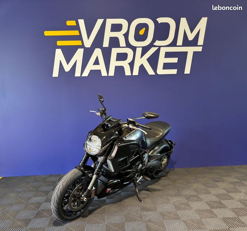 DUCATI Diavel Dark 1200 167ch - 2012 (image 7)