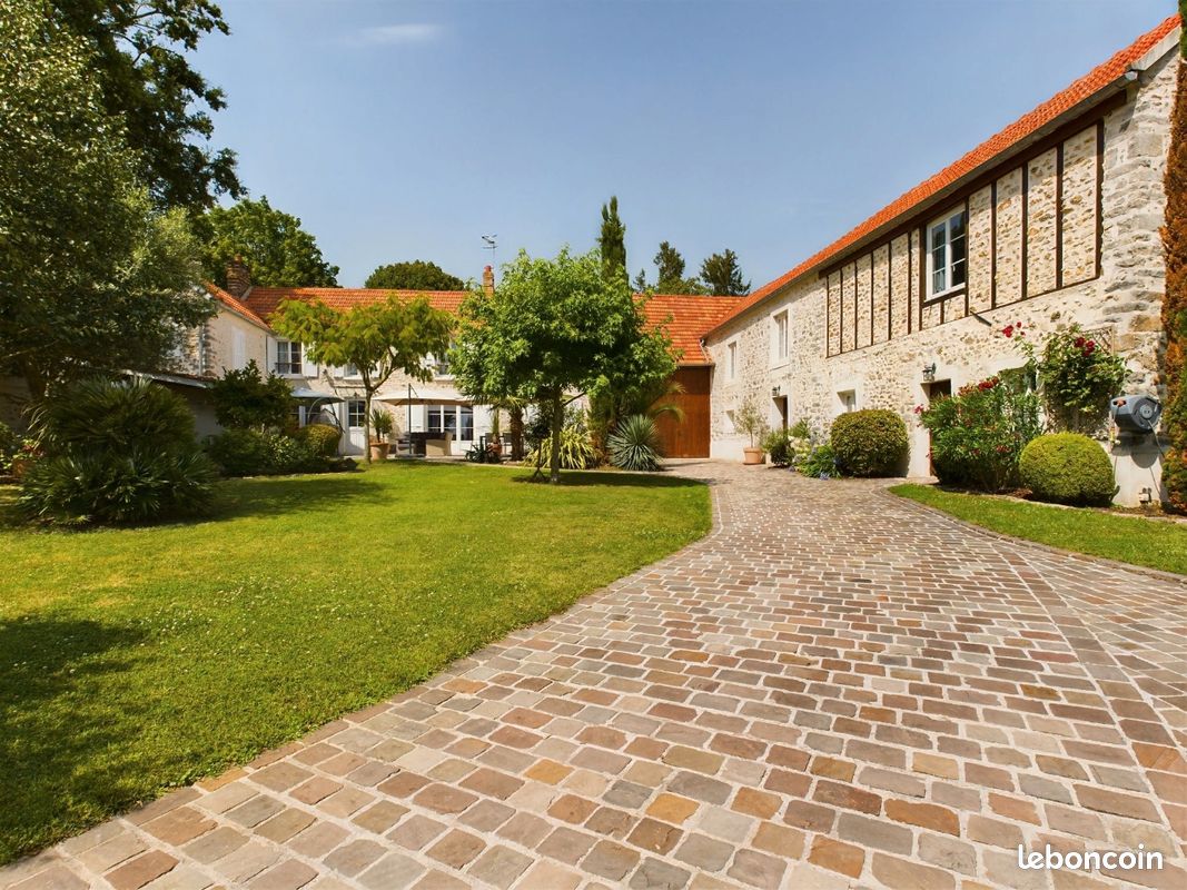 Maison 9 pièces 366 m² · à Arpajon · 366 m² · 1 200 000 €